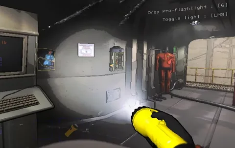 Как можно купить, включить и зарядить фонарик в игре Lethal Company Как можно купить, включить и зарядить фонарик в игре Lethal Company