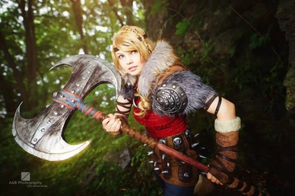 Потрясающее косплей-шоу, доступное только по приглашениям Потрясающее косплей-шоу, доступное только по приглашениям