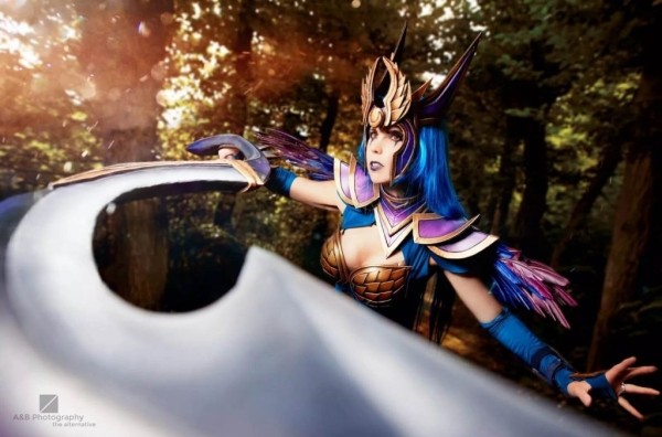 Потрясающее косплей-шоу, доступное только по приглашениям Потрясающее косплей-шоу, доступное только по приглашениям