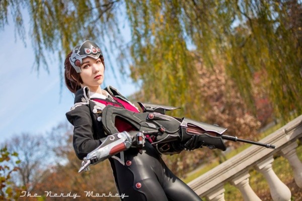 Никому не скрыться от прицела этого косплея на Роковую Вдову Никому не скрыться от прицела этого косплея на Роковую Вдову