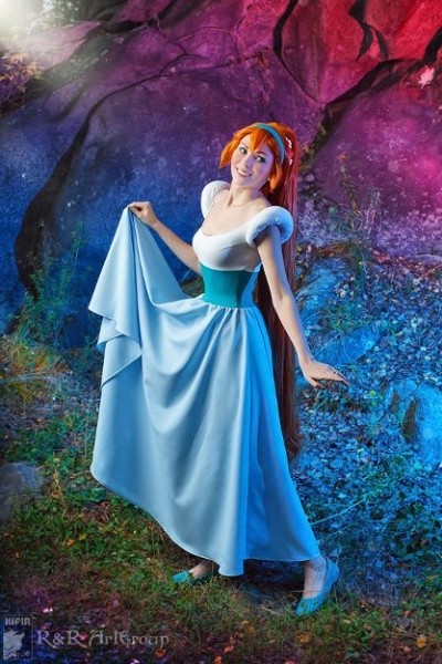 Косплей крошечного персонажа – Дюймовочки Косплей крошечного персонажа – Дюймовочки