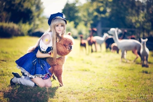 Потрясающее косплей-шоу, доступное только по приглашениям Потрясающее косплей-шоу, доступное только по приглашениям