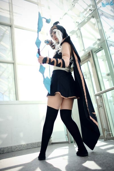 Выпустите несколько стрел по врагам: косплей Эш из «Лиги Легенд» Выпустите несколько стрел по врагам: косплей Эш из «Лиги Легенд»