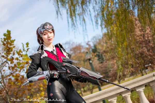 Никому не скрыться от прицела этого косплея на Роковую Вдову Никому не скрыться от прицела этого косплея на Роковую Вдову