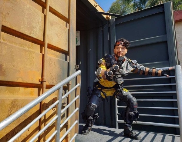 Лучший косплей Миража из Apex Legends Лучший косплей Миража из Apex Legends