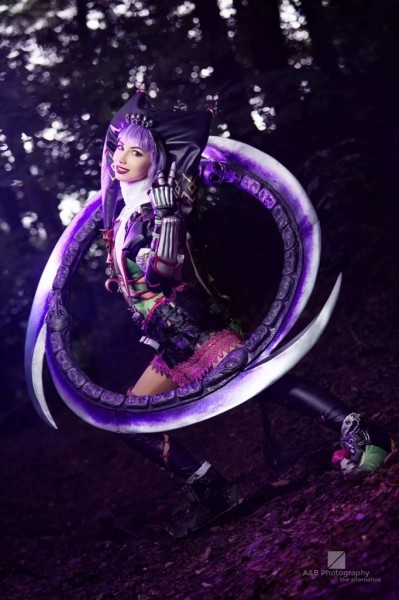 Потрясающее косплей-шоу, доступное только по приглашениям Потрясающее косплей-шоу, доступное только по приглашениям