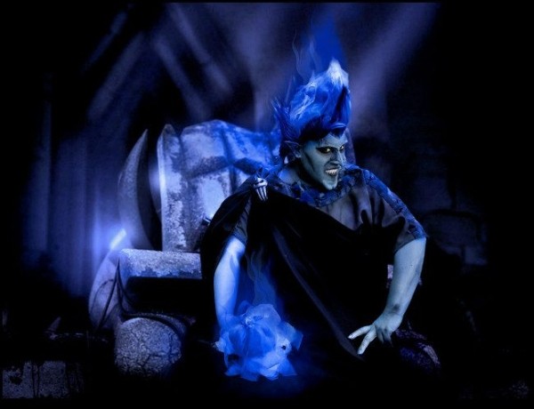 Сияющий косплей Аида из мультфильма «Геркулес» Сияющий косплей Аида из мультфильма «Геркулес»