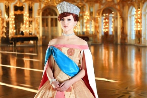 Ожившая принцесса: косплей Анастасии Ожившая принцесса: косплей Анастасии