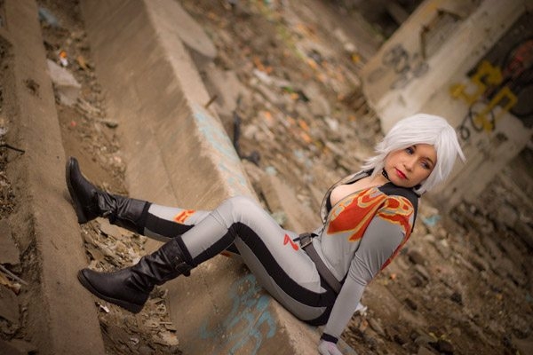 Косплей Роковой женщины из «Dead or Alive» Косплей Роковой женщины из «Dead or Alive»