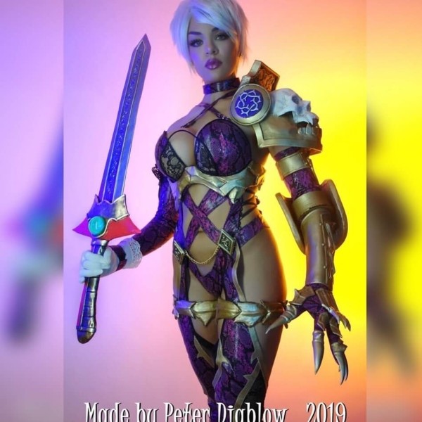 Косплеер Soul Calibur выглядит так же шикарно и беспощадно как и культовая Ivy Valentine Косплеер Soul Calibur выглядит так же шикарно и беспощадно как и культовая Ivy Valentine