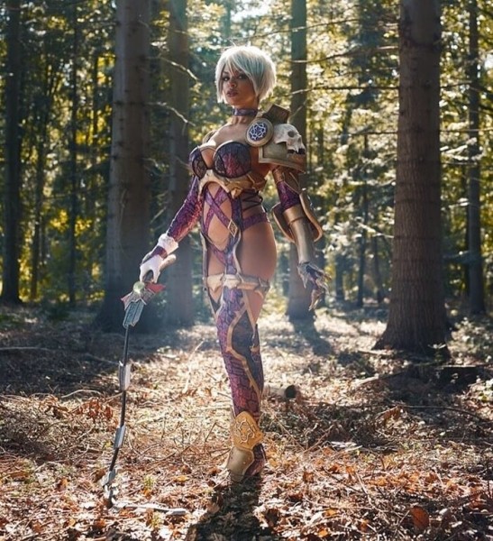 Косплеер Soul Calibur выглядит так же шикарно и беспощадно как и культовая Ivy Valentine Косплеер Soul Calibur выглядит так же шикарно и беспощадно как и культовая Ivy Valentine