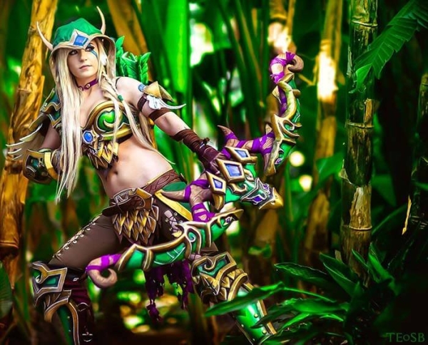 Даниэлла Бьюли и её сексуальный косплей Эш из Лиги Легенд