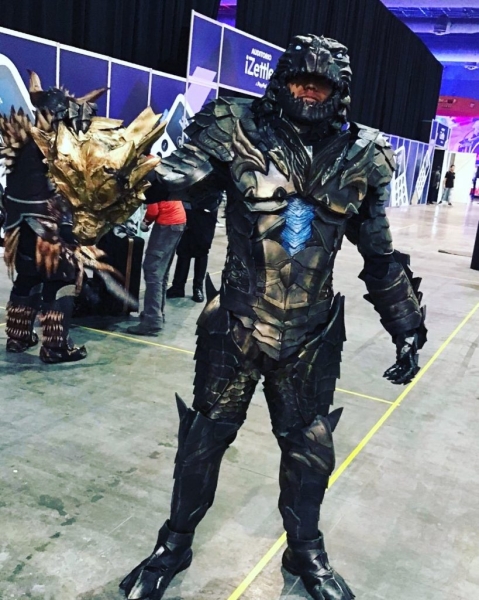 Костюм брони на тему Годзиллы