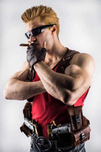 Настало время надрать зад и сделать косплей Дюка Нюкема Настало время надрать зад и сделать косплей Дюка Нюкема