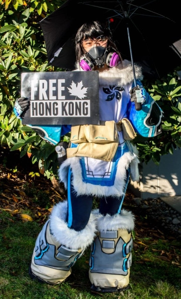 Неизбежный косплей Мей из Overwatch в поддержку Гонконга