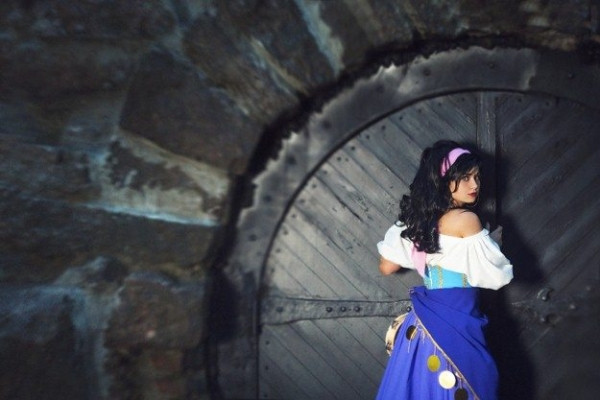 Косплей прекрасной диснеевской цыганки &ndash; Эсмеральды