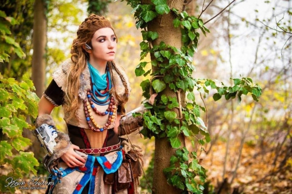 Косплей охотницы на роботов Элой из Horizon Zero Dawn
