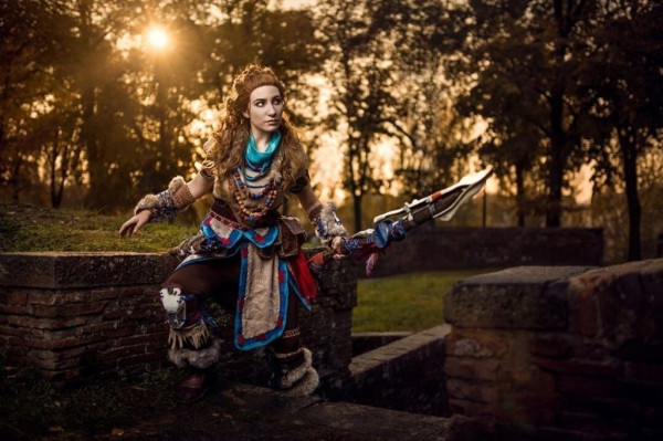 Косплей охотницы на роботов Элой из Horizon Zero Dawn