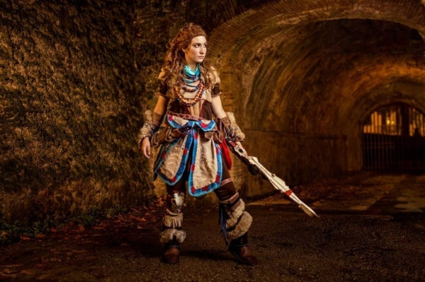 Косплей охотницы на роботов Элой из Horizon Zero Dawn