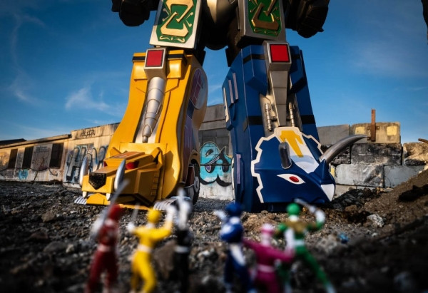 Косплей &laquo;Могучих Рейнджеров&raquo; пришел крушить города