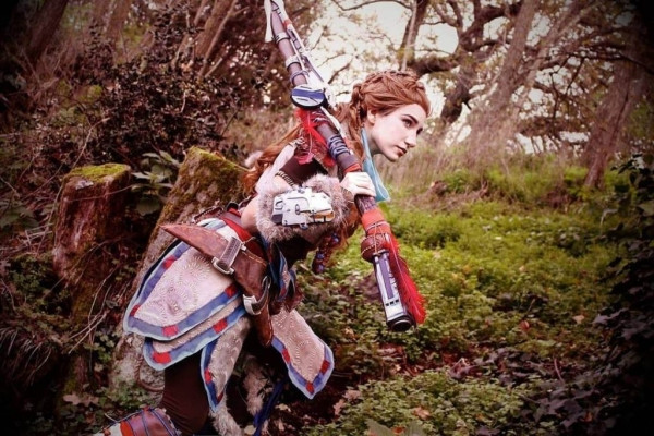 Косплей охотницы на роботов Элой из Horizon Zero Dawn