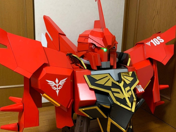 Наконец-то, действительно крутой косплей по Gundam