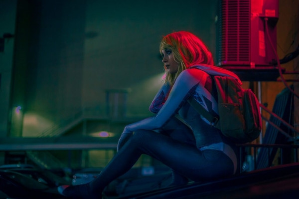 Косплей на Женщину-паука может все, что может оригинал Косплей на Женщину-паука может все, что может оригинал