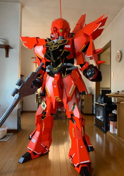 Наконец-то, действительно крутой косплей по Gundam