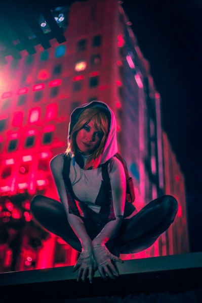 Косплей на Женщину-паука может все, что может оригинал Косплей на Женщину-паука может все, что может оригинал