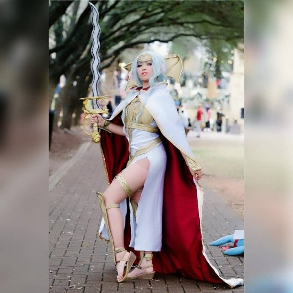 10 потрясающих нарядов Реи из Fire Emblem Three Houses