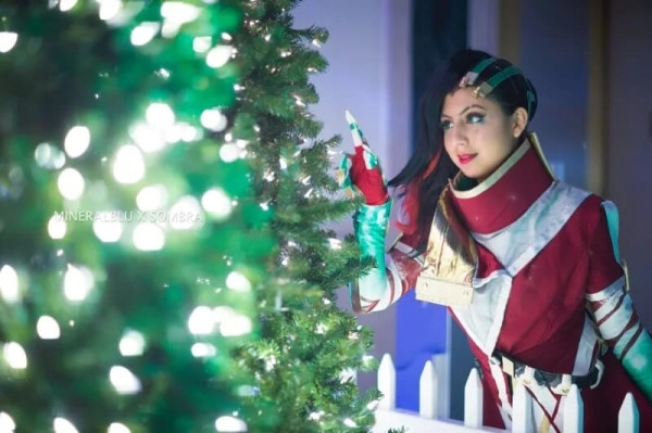 Косплееры желают вам весело провести новогодние праздники Косплееры желают вам весело провести новогодние праздники