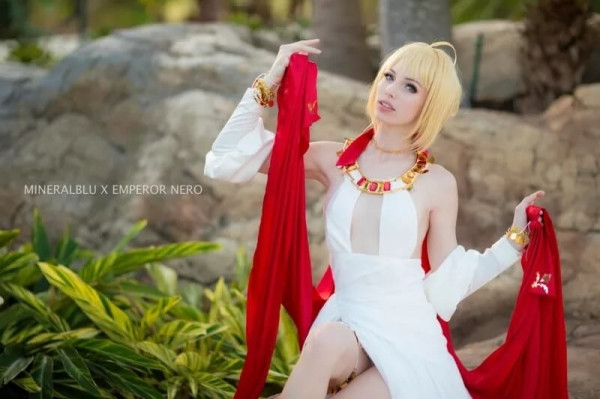 Косплееры желают вам весело провести новогодние праздники Косплееры желают вам весело провести новогодние праздники