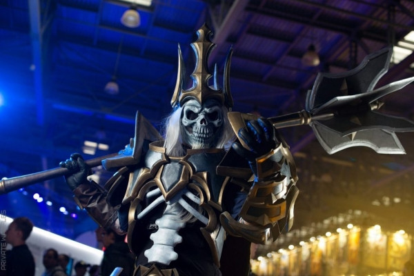 Металлический косплей на Короля Леорика