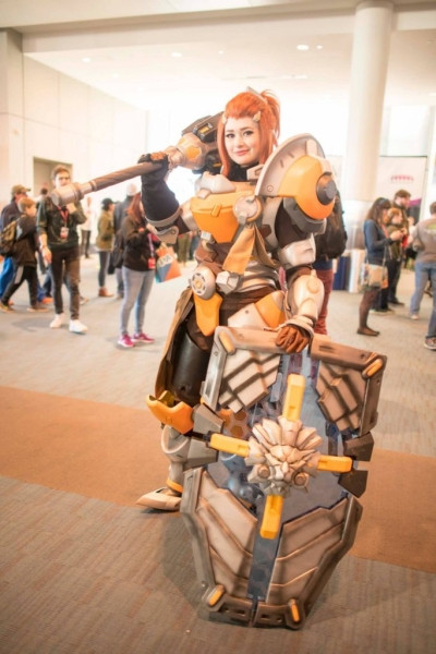 Косплей Бригитты из Overwatch выглядит идеально