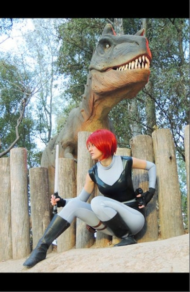 Кризис предотвращён с этим косплеем Регины из Dino Crisis