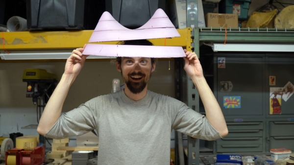 Понадобилось 12 человек, чтобы создать костюм гигантского монстра из Monster Hunter