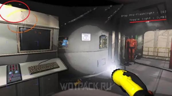 Как можно купить, включить и зарядить фонарик в игре Lethal Company Как можно купить, включить и зарядить фонарик в игре Lethal Company