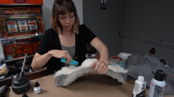 Понадобилось 12 человек, чтобы создать костюм гигантского монстра из Monster Hunter