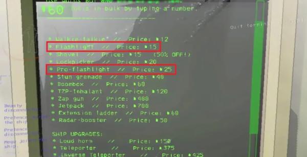 Как можно купить, включить и зарядить фонарик в игре Lethal Company Как можно купить, включить и зарядить фонарик в игре Lethal Company